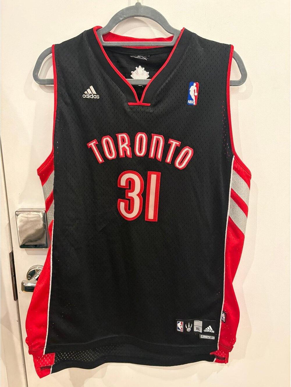 Shawn Marion Toronto Raptors Jersey- Youth XL in perfect condition